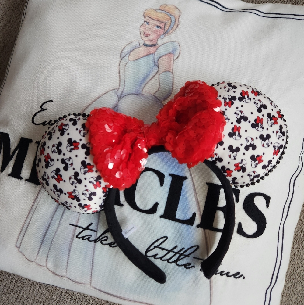 Minie ears!